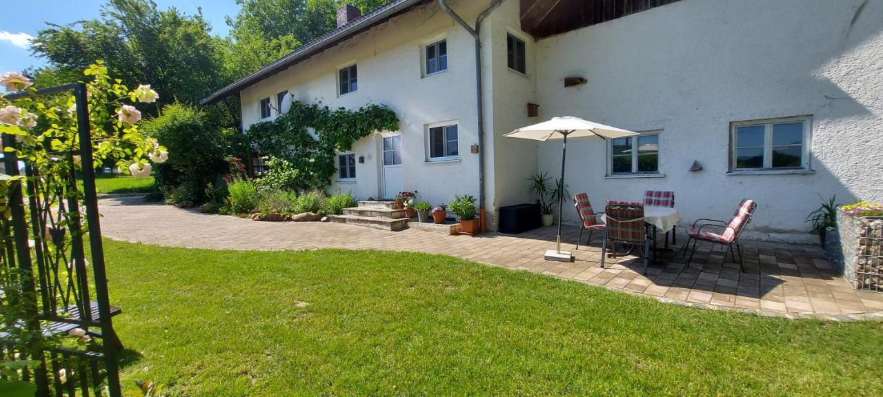 Ruhig Gelegene Ferienwohnung Im Gruenen Mit Terrasse Und Kleinem Garten Rotthalmuenster Bagian luar foto